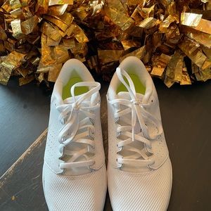 Women’s Nike Cheer Sideline IV Size 8    Like new.